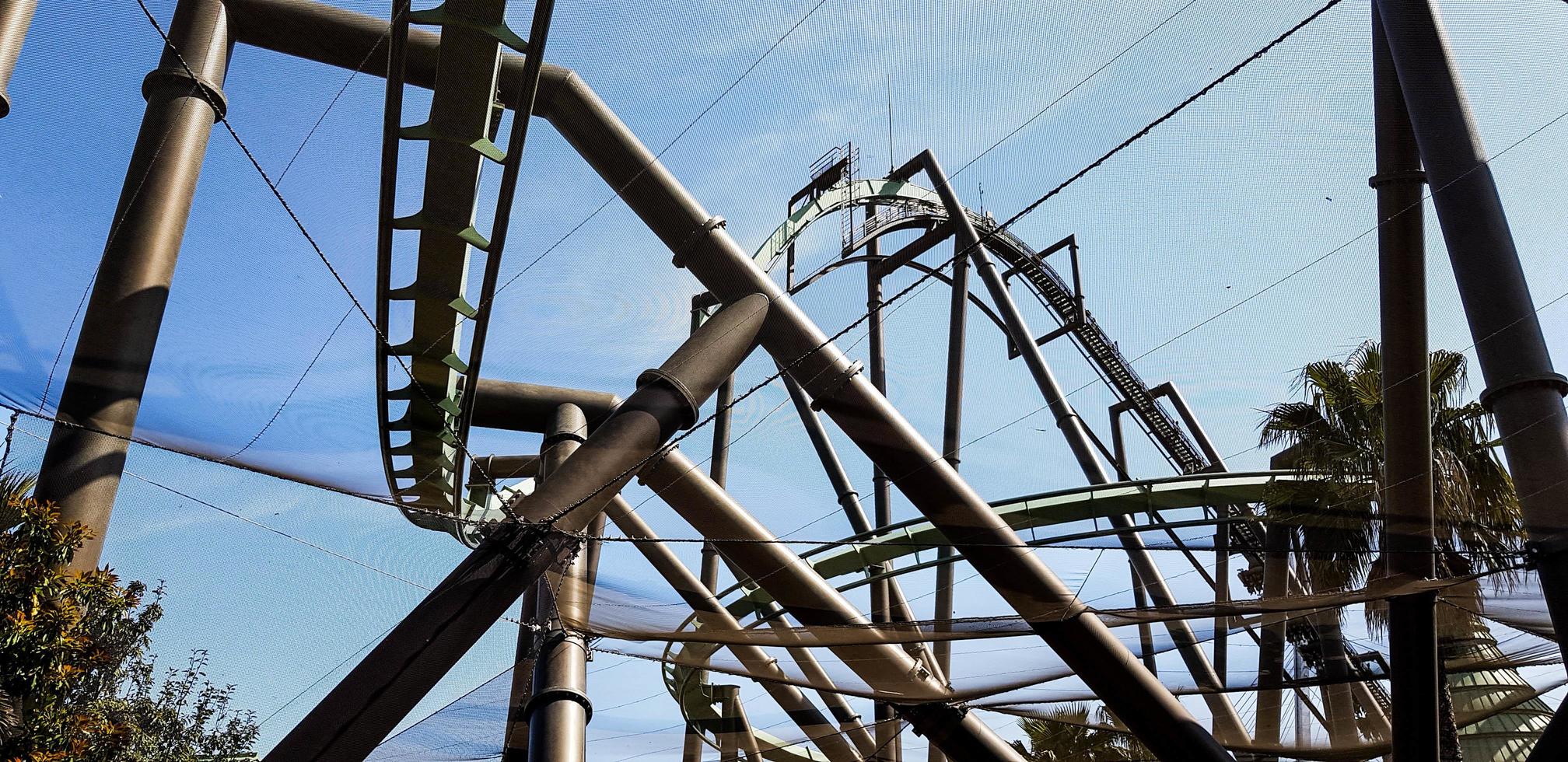 osaka, japon, 2019 - tour de montagnes russes extrêmement extrême aux studios universels du japon. photo