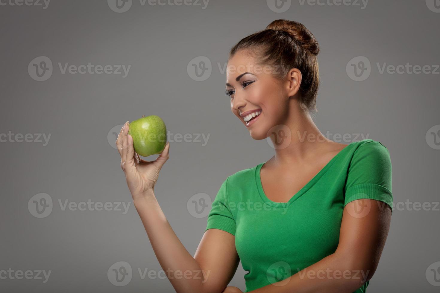 fille avec pomme photo