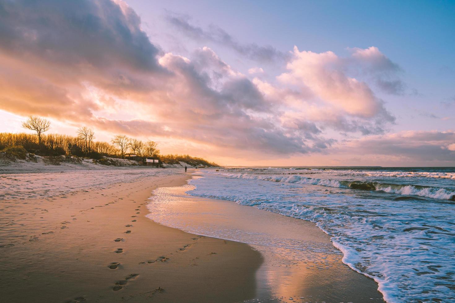 coucher de soleil sur la mer baltique photo