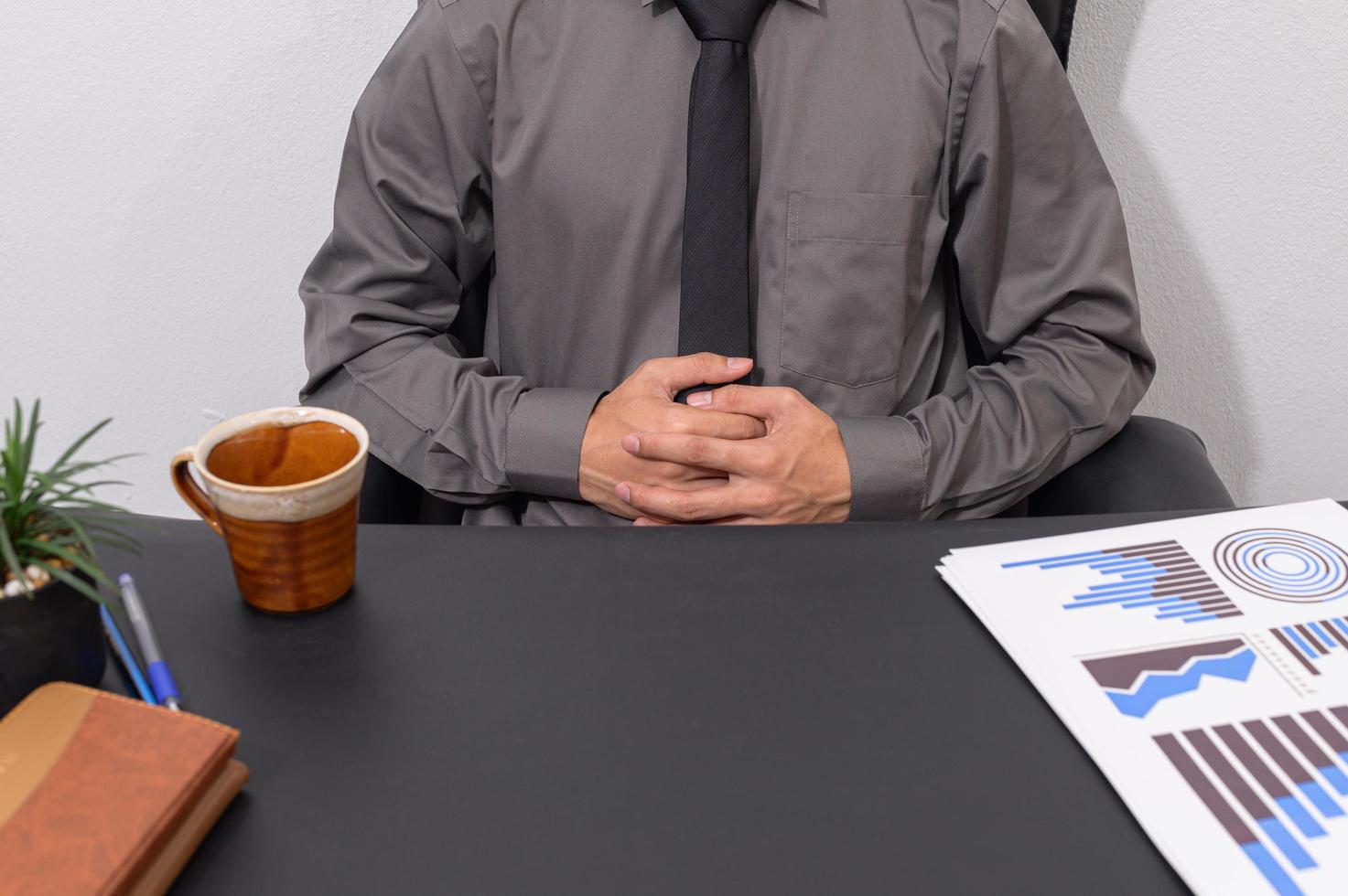 homme d'affaires à son bureau photo