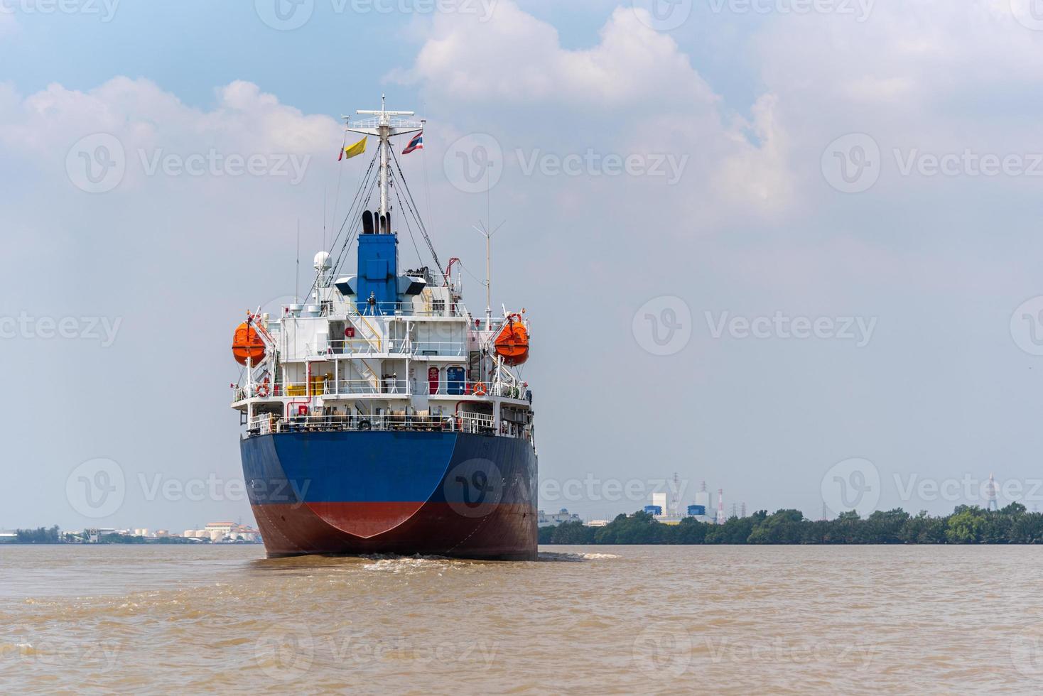 transport de marchandises import-export par voie maritime par grands navires. transport de fret, navire nautique, communications mondiales. photo