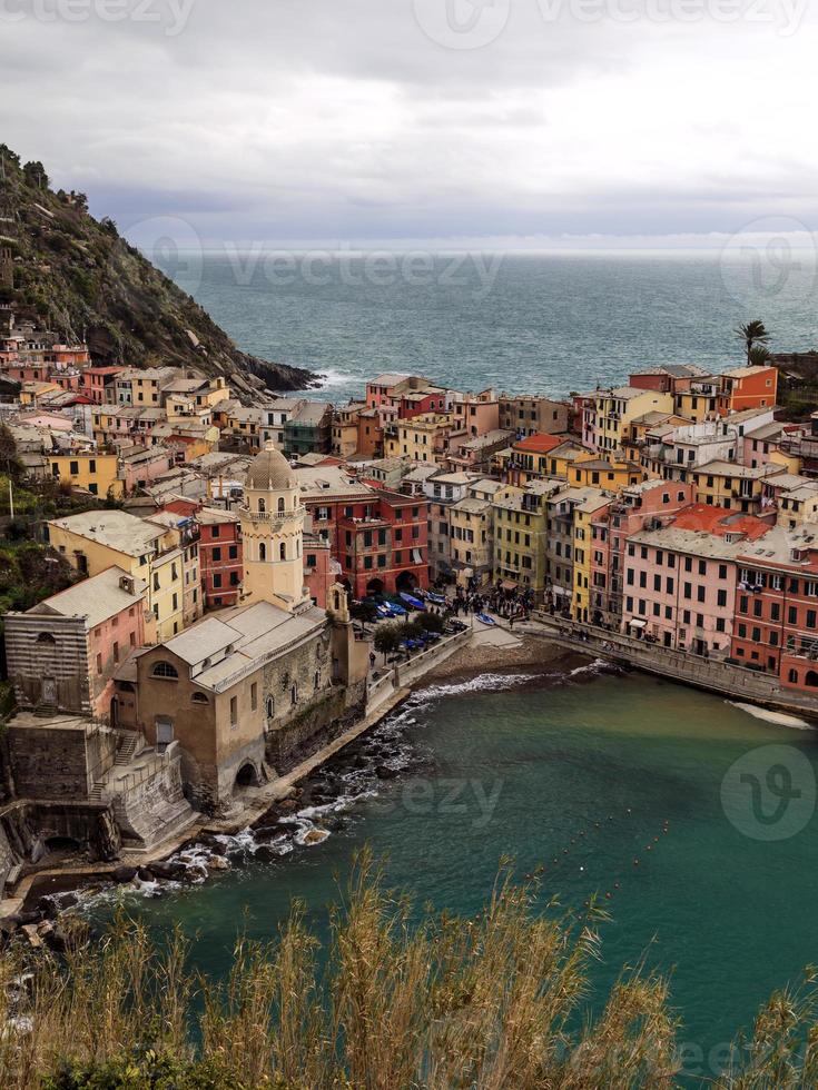 Cinque Terre: ville de Vernazza en Italie photo