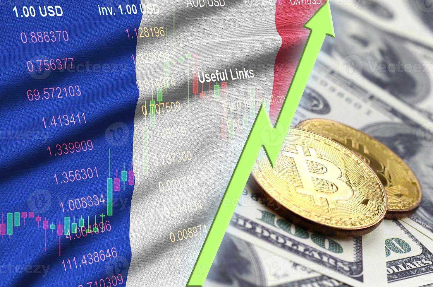 drapeau france et tendance croissante de la crypto-monnaie avec deux bitcoins sur des billets d'un dollar photo