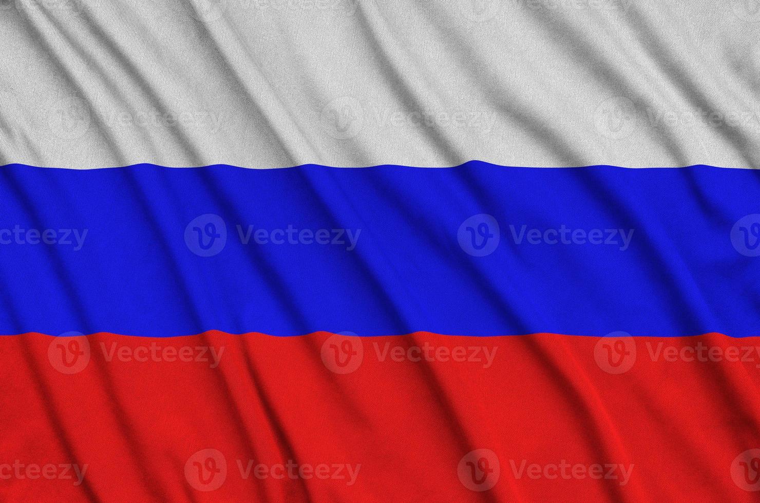 le drapeau de la russie est représenté sur un tissu de sport avec de nombreux plis. bannière de l'équipe sportive photo
