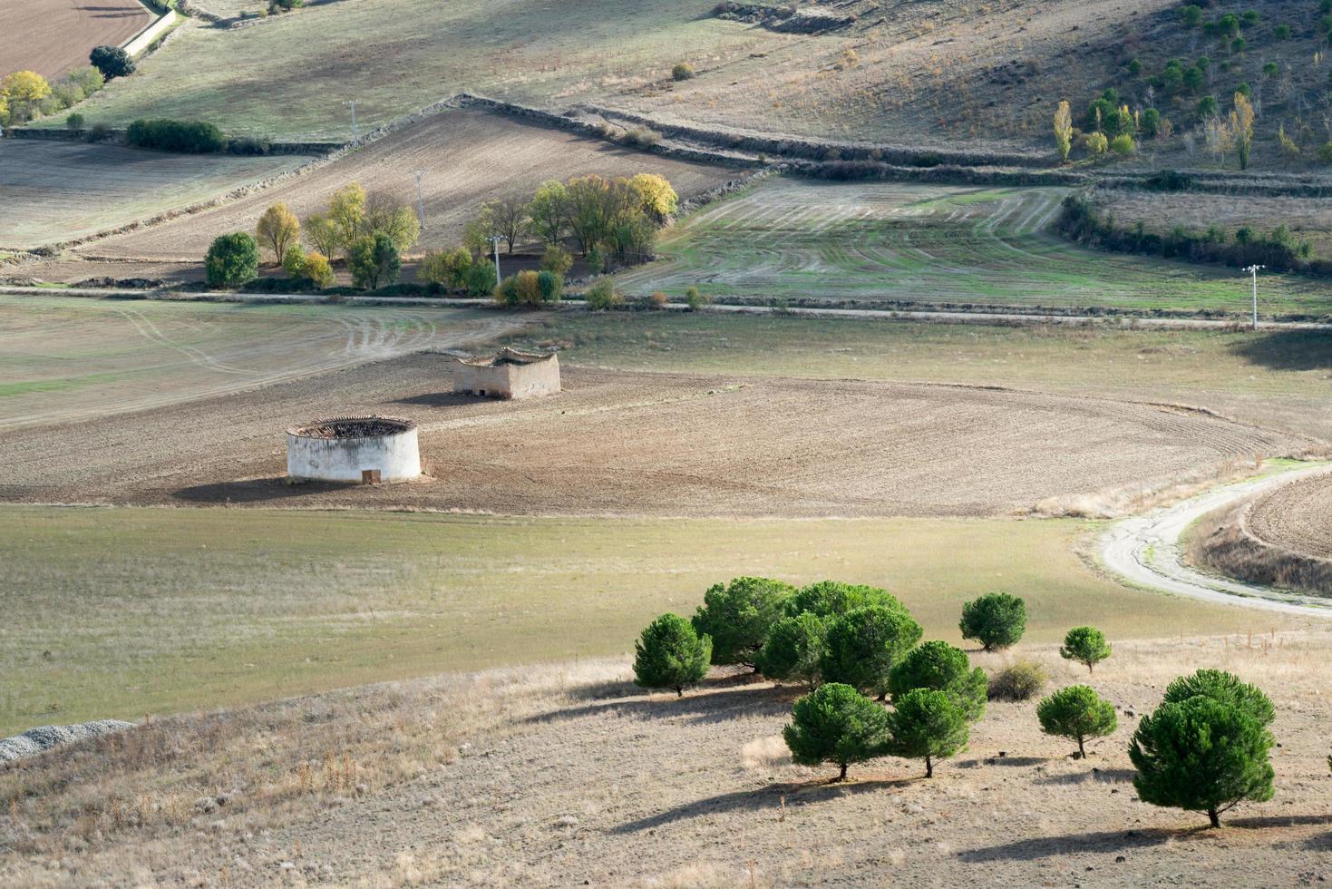 vue aérienne de la campagne avec pigeonnier près d'uruena photo