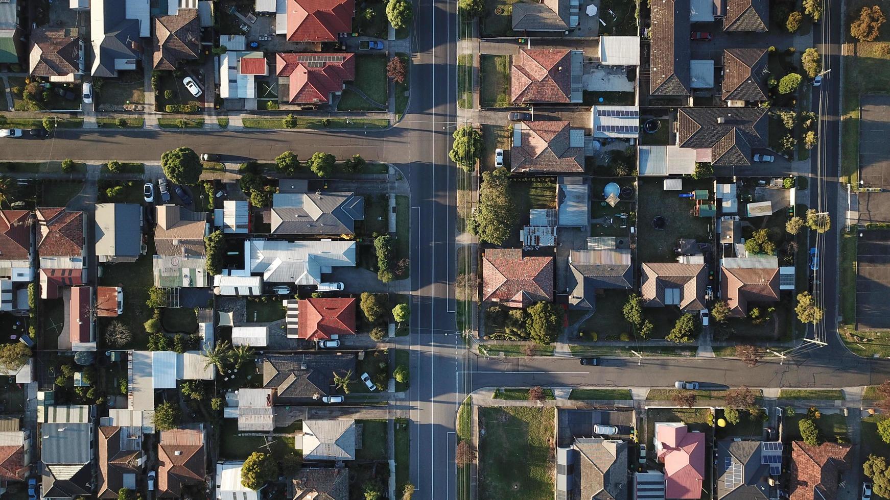 photographie aérienne de maisons pendant la journée photo