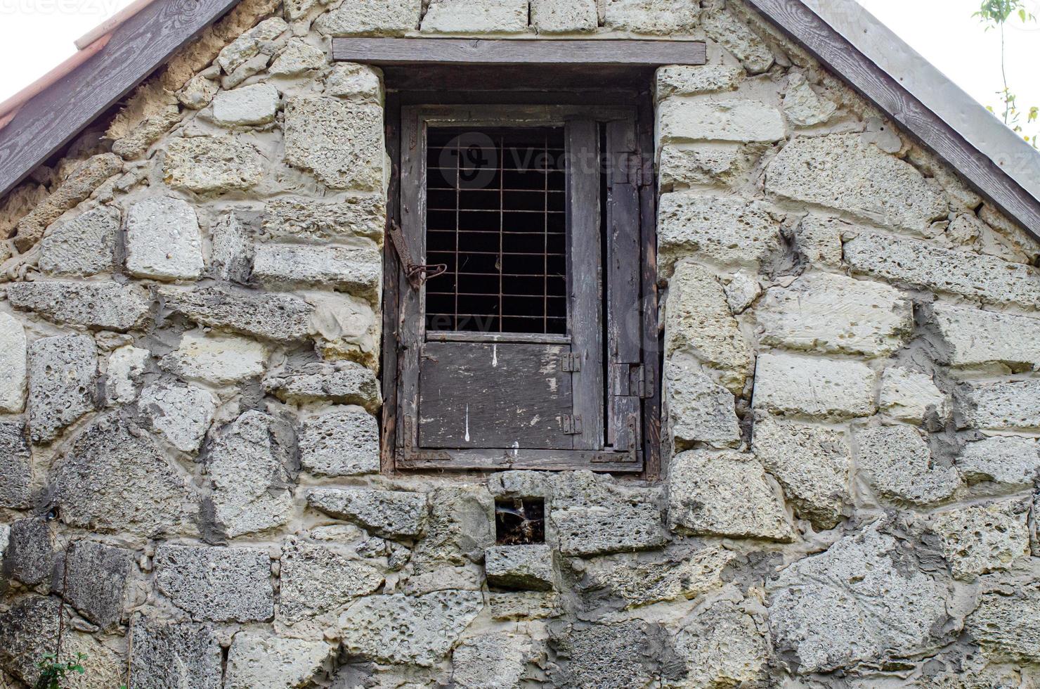 ancienne maison rurale au toit de chaume photo