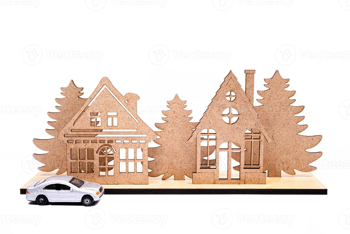 symbole de maisons avec clé en métal sur fond blanc. immobilier, concept d'assurance, hypothèque, acheter vendre maison, concept d'agent immobilier, petites voitures, arbres, femme de ménage photo