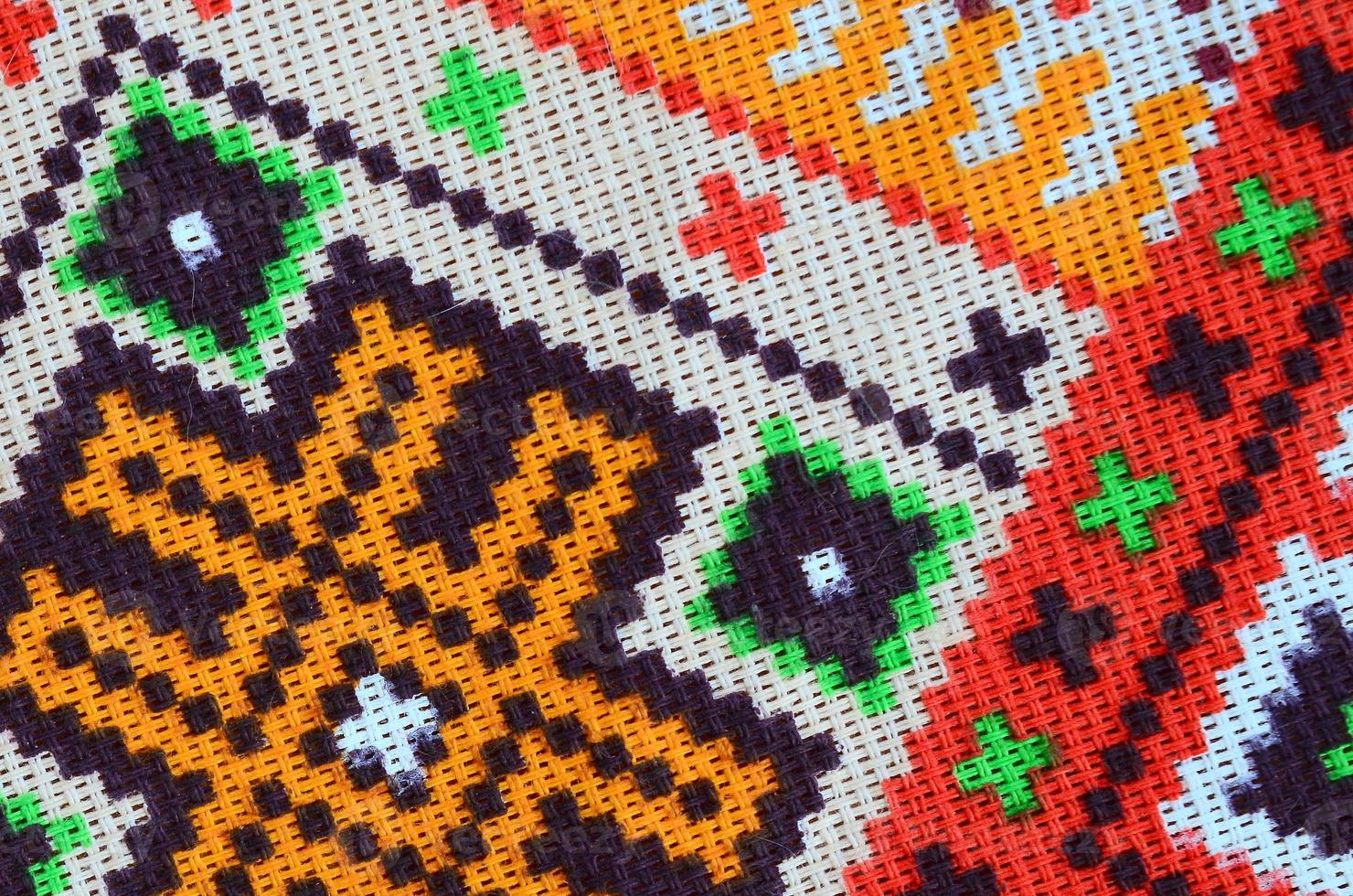 motif de broderie tricoté d'art populaire ukrainien traditionnel sur tissu textile photo