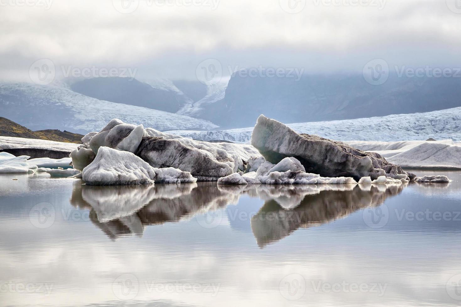 Lagune glaciaire de Fjallsarlon, Islande photo