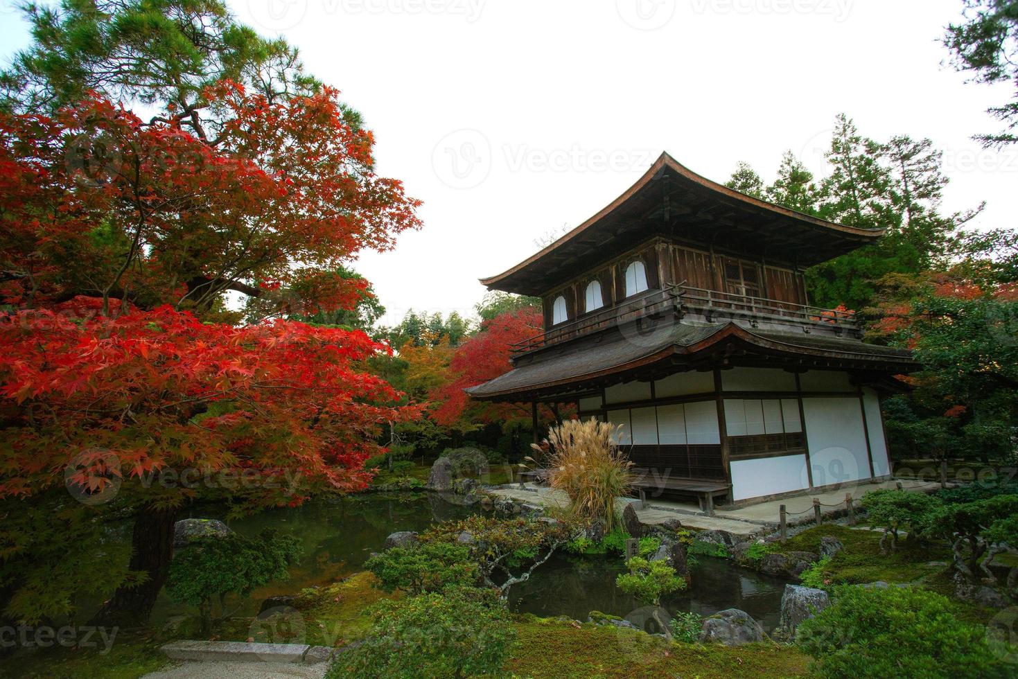 ginkaku-ji, temple du pavillon d'argent ou officiellement nommé jisho-ji, temple de la miséricorde brillante, un temple zen dans le quartier sakyo de kyoto, kansai, japon photo