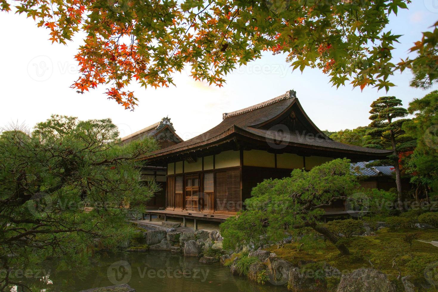 ginkaku-ji, temple du pavillon d'argent ou officiellement nommé jisho-ji, temple de la miséricorde brillante, un temple zen dans le quartier sakyo de kyoto, kansai, japon photo
