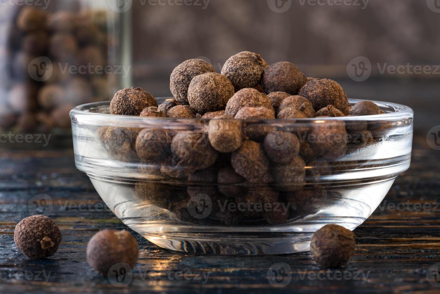 ensemble toutes les épices dans un bol photo