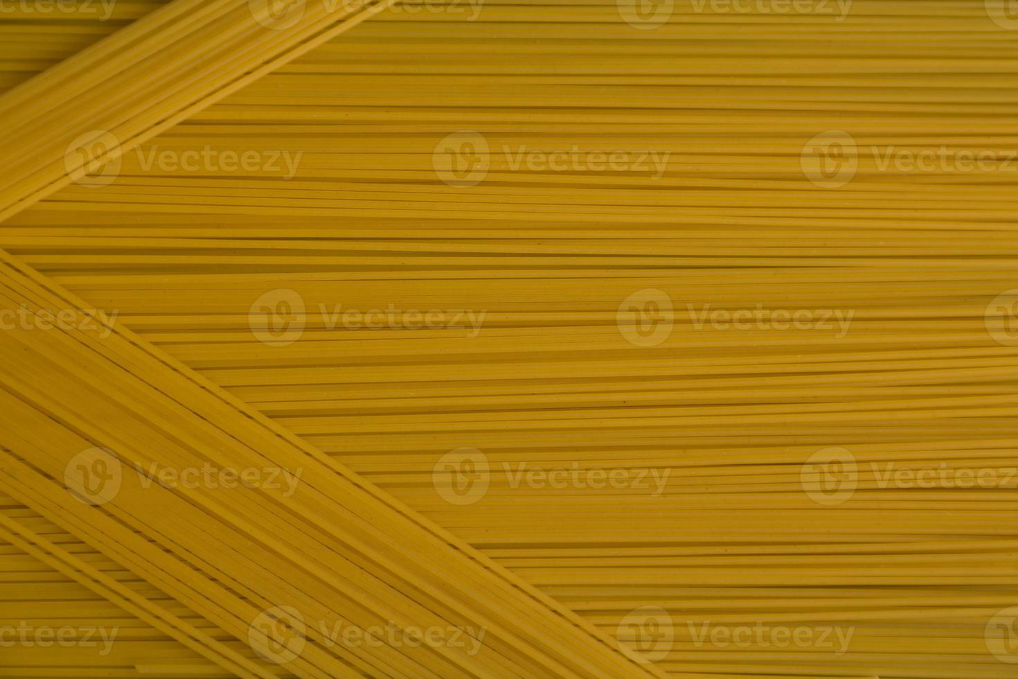 pâtes spaghetti cuisine italienne. fond de nourriture spaghetti long jaune photo