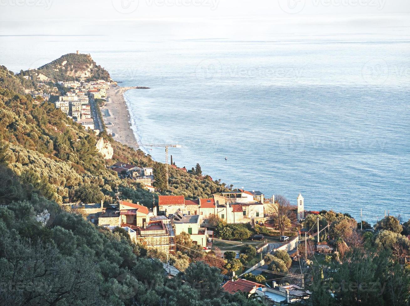 paysage de la côte ligurienne de varigotti, reportage de voyage en italie photo