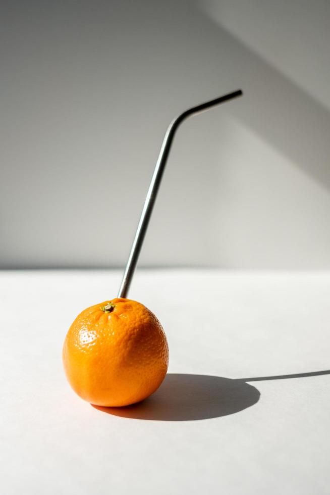 orange avec paille photo