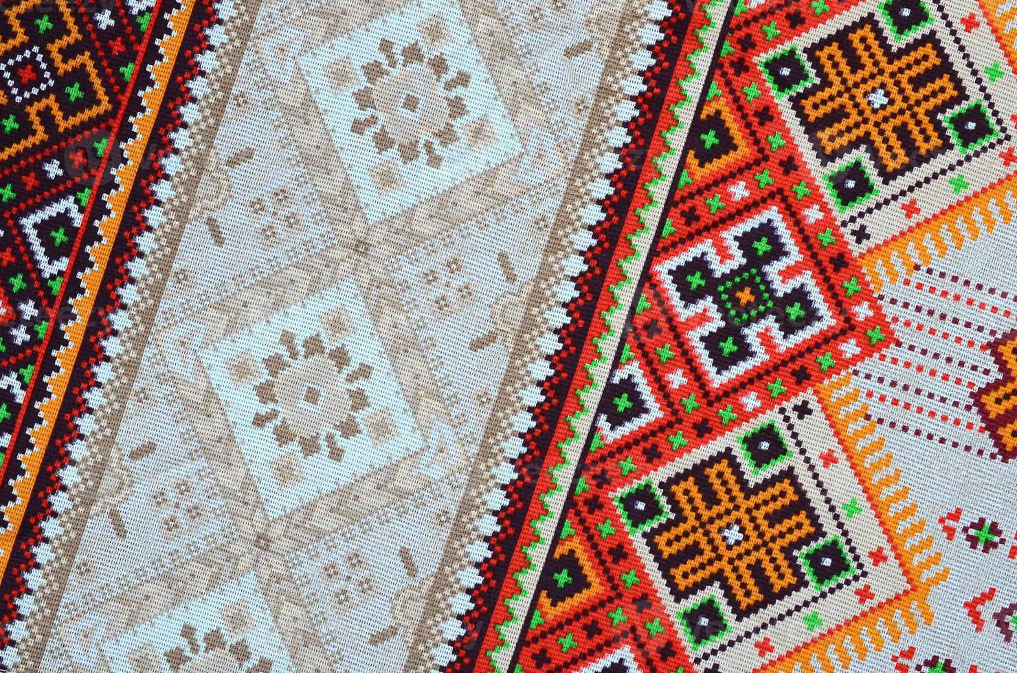 motif de broderie tricoté d'art populaire ukrainien traditionnel sur tissu textile photo