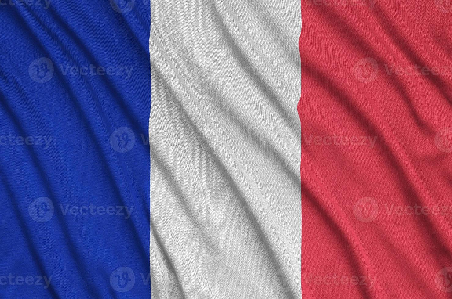 Le drapeau français est représenté sur un tissu de sport avec de nombreux plis. bannière de l'équipe sportive photo