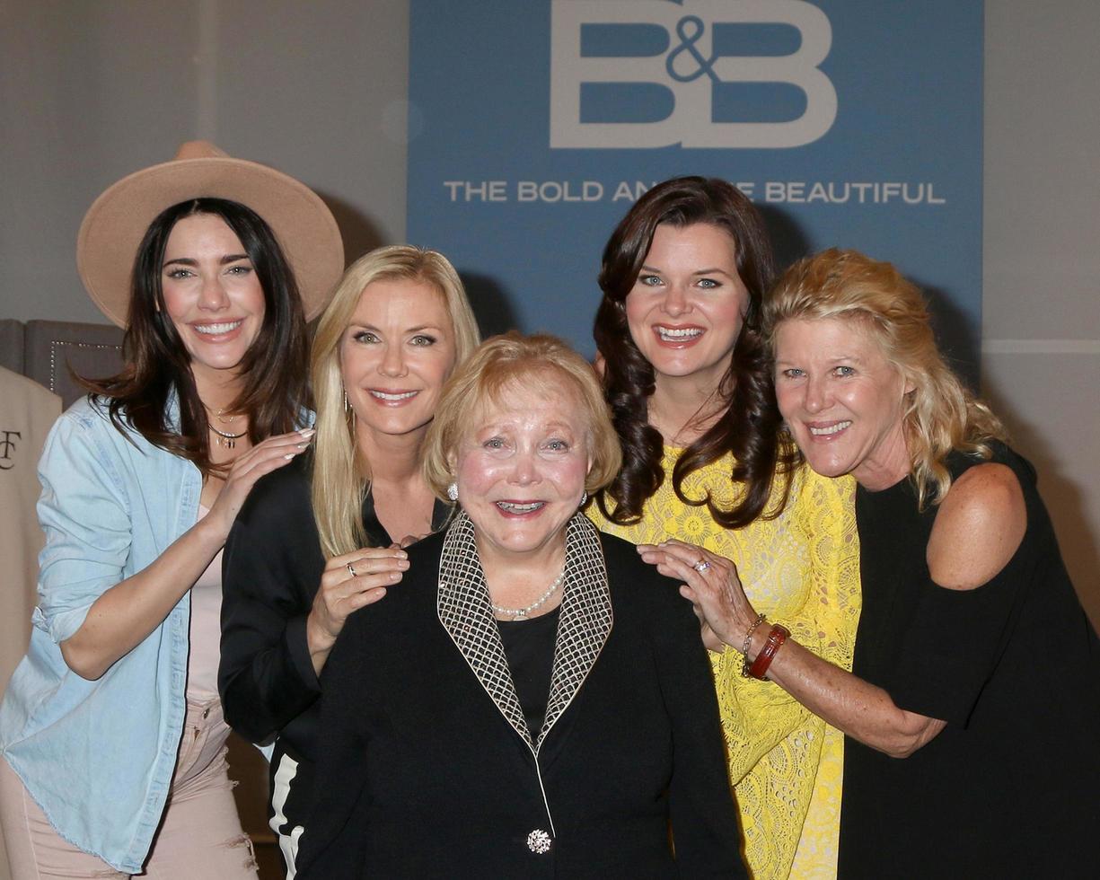 los angeles, 3 nov - jacqueline macinnes wood, katherine kelly lang, lee bell, heather tom, alley mills at the the bold and the beautiful célèbre cbs 1 pendant 30 ans au paley center for media le 3 novembre 2016 à beverly hills, ca photo