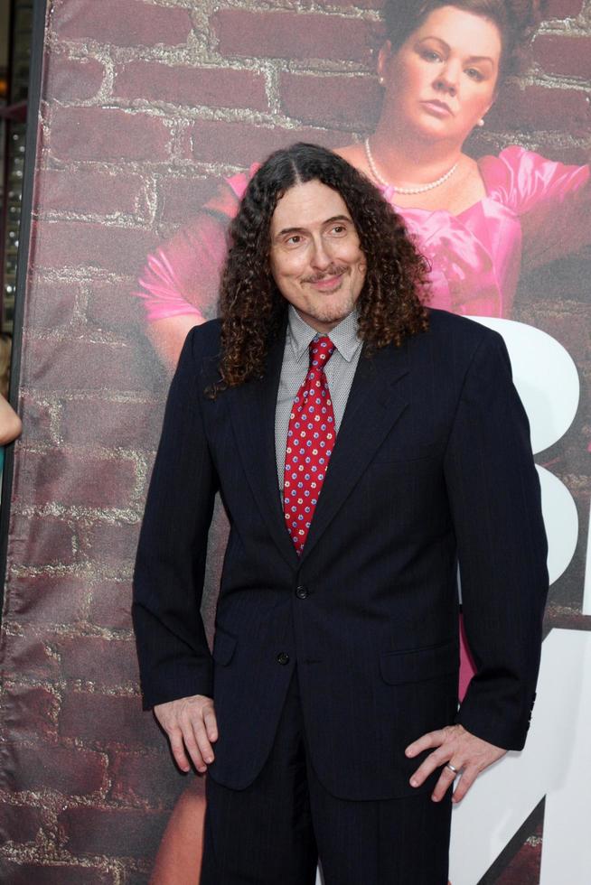 Los angeles, 27 avril - bizarre al yankovic arrivant à la première des demoiselles d'honneur au théâtre du village le 27 avril 2011 à Westwood, ca photo