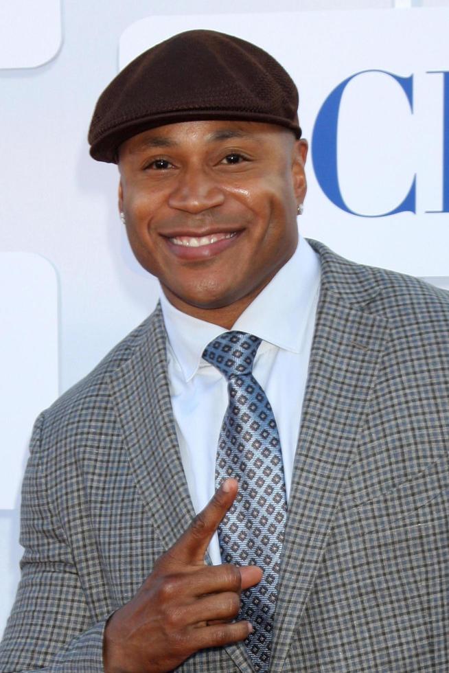 los angeles, 29 juillet - ll cool j alias james smith arrive à la cbs, cw et showtime 2012 summer tca party au parking adjacent de l'hôtel beverly hilton le 29 juillet 2012 à beverly hills, ca photo