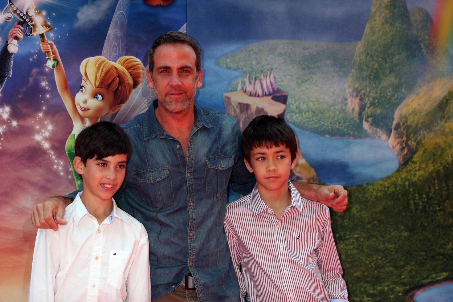 los angeles, mar 22 - carlos ponce à la première du film pirate fairy à walt disney studios lot le 22 mars 2014 à burbank, ca photo