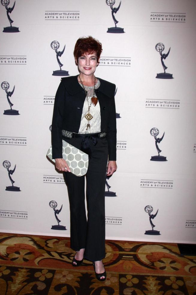 los angeles, 13 juin - carolyn hennesy arrive à la réception des nominés daytime emmy présentée par atas au montage beverly hills le 13 juin 2013 à beverly hills, ca photo