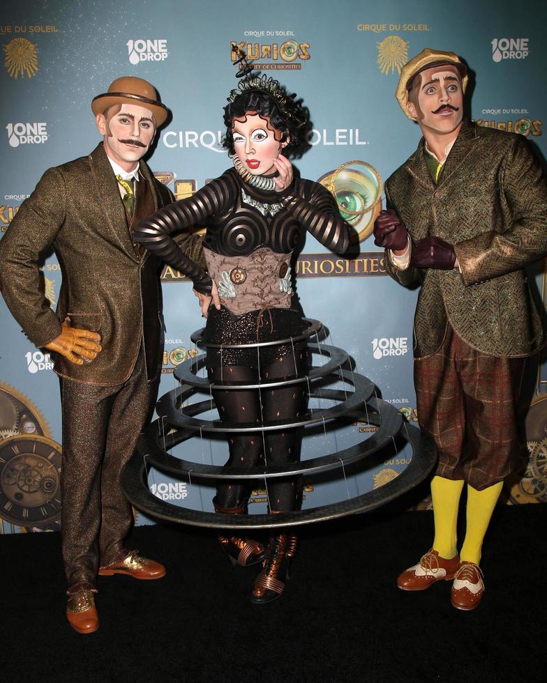 los angeles, déc 09 - ambiance au cirque du soleil s kurios, cabinet de curiosités au dodger stadium le 09 décembre 2015 à los angeles, ca photo