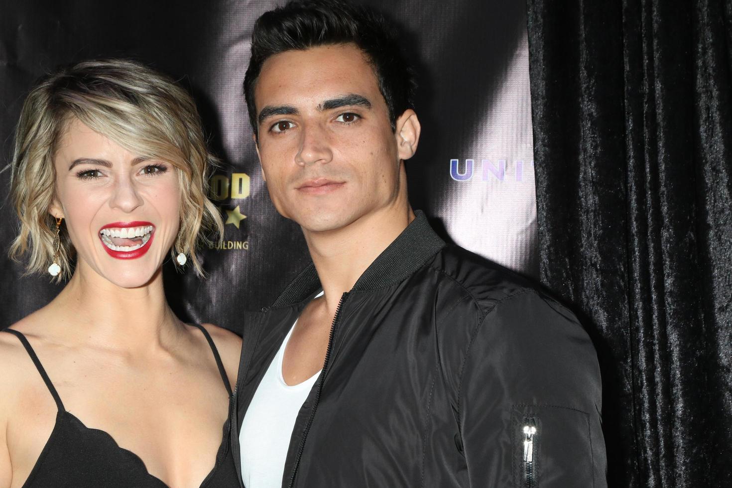 los angeles, 27 avril - linsey godfrey, marco james marquez à la réception des nominés des prix daytime emmy 2016 au musée hollywood le 27 avril 2016 à los angeles, ca photo