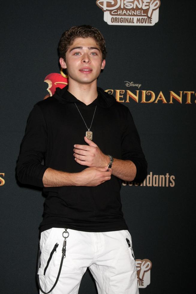 los angeles, 24 juillet - ryan ochoa à la première projection des descendants aux studios walt disney le 24 juillet 2015 à burbank, ca photo