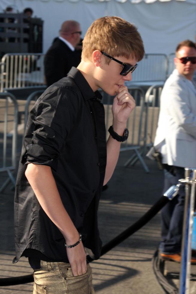 Los angeles, 14 août - justin bieber arrivant au 2011 vh1 do Something Awards au hollywood palladium le 14 août 2011 à los angeles, ca photo