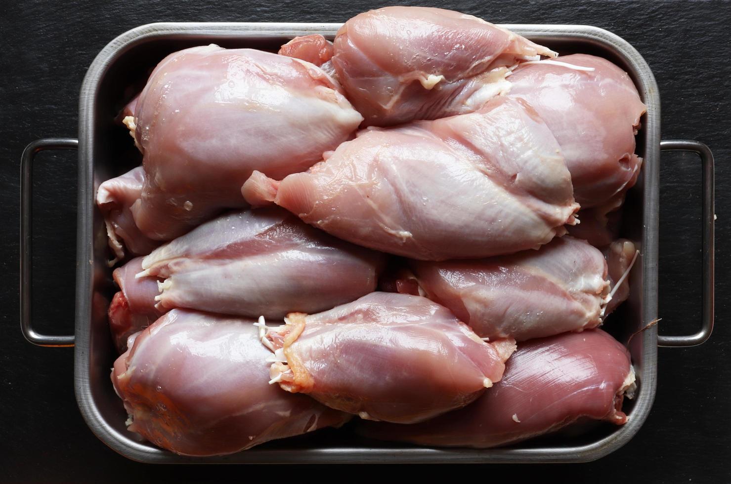 poulet cru et désossé sans peau photo