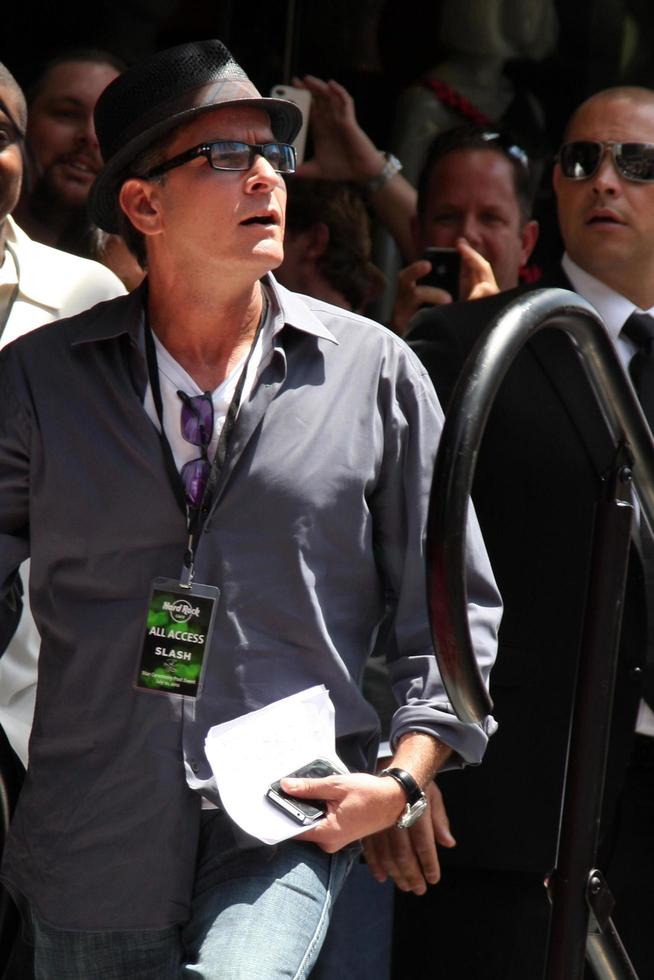 los angeles, juil 9 - charlie sheen au hollywood walk of fame cérémonie pour slash au hard rock cafe à hollywood et highland le 9 juillet 2012 à los angeles, ca photo