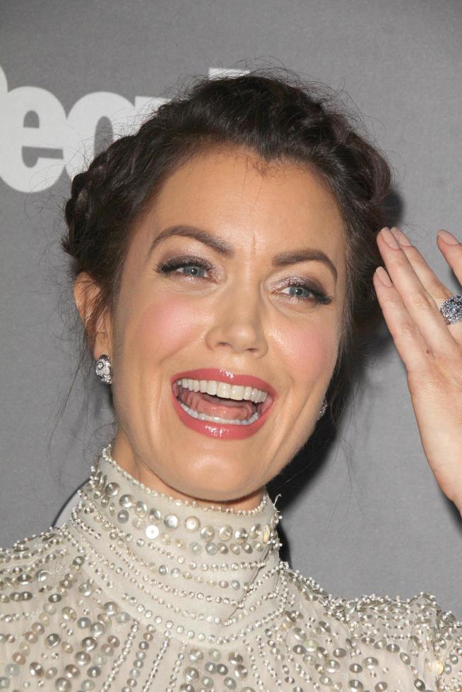 los angeles, sep 26 - bellamy young au tgit 2015 premiere event red carpet au gracias madre le 26 septembre 2015 à los angeles, ca photo