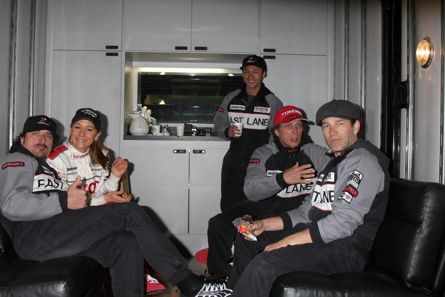 los angeles, 19 mars - kim coates, megyn price, william fitchner, stephen moyer lors de la séance d'entraînement de course de célébrités toyota pro à willow springs speedway le 19 mars 2011 à rosamond, ca photo