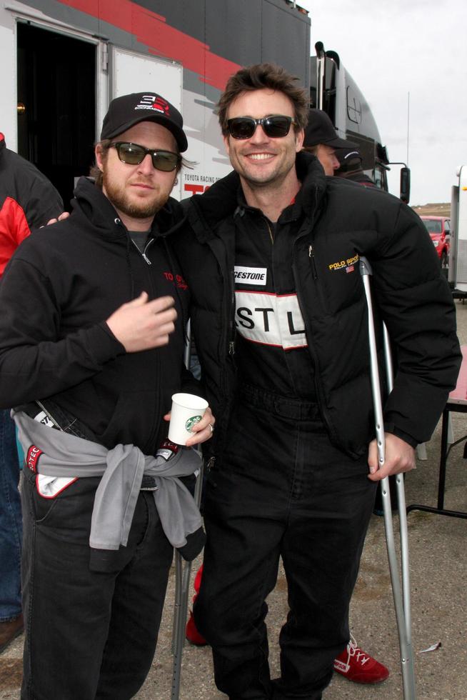 los angeles, 19 mars - aj buckley, daniel goddard à la séance d'entraînement de course de célébrités toyota pro à willow springs speedway le 19 mars 2011 à rosamond, ca photo