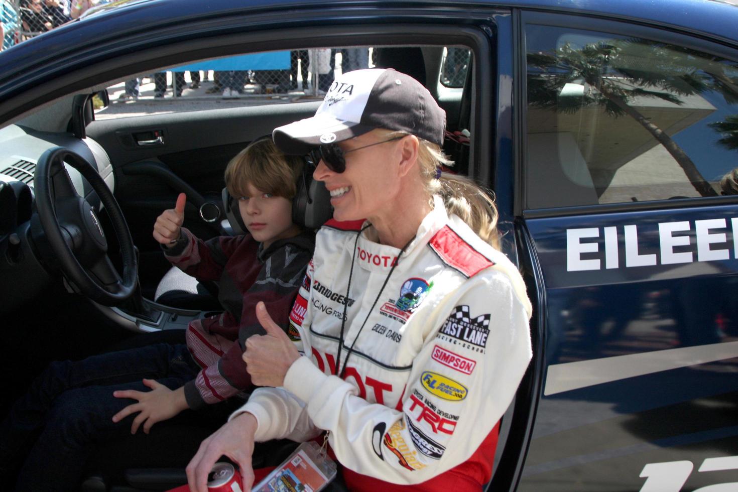 los angeles, 14 avril - eileen davidson, fils à la toyota pro celeb race 2012 au grand prix de long beach le 14 avril 2012 à long beach, ca photo