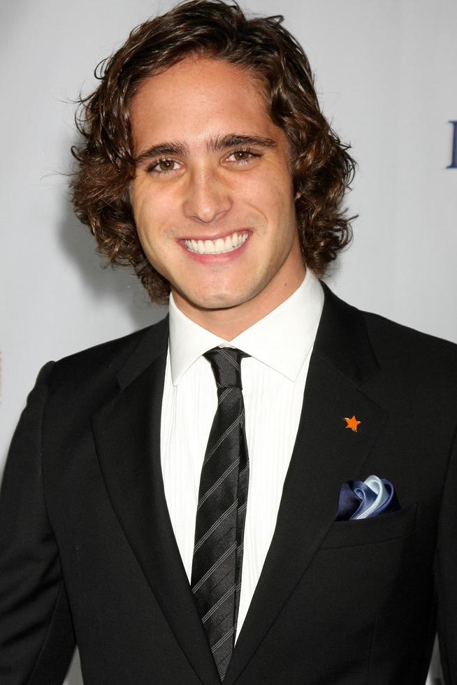 Los angeles, 4 décembre - diego boneta arrive au projet trevor s 2011 trevor live au hollywood palladium le 4 décembre 2011 à los angeles, ca photo