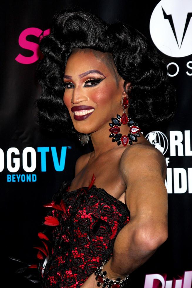 los angeles, 17 février - trinity k bonet à la première soirée de la course de dragsters rupaul s saison 6 à l'hôtel hollywood roosevelt le 17 février 2014 à los angeles, ca photo