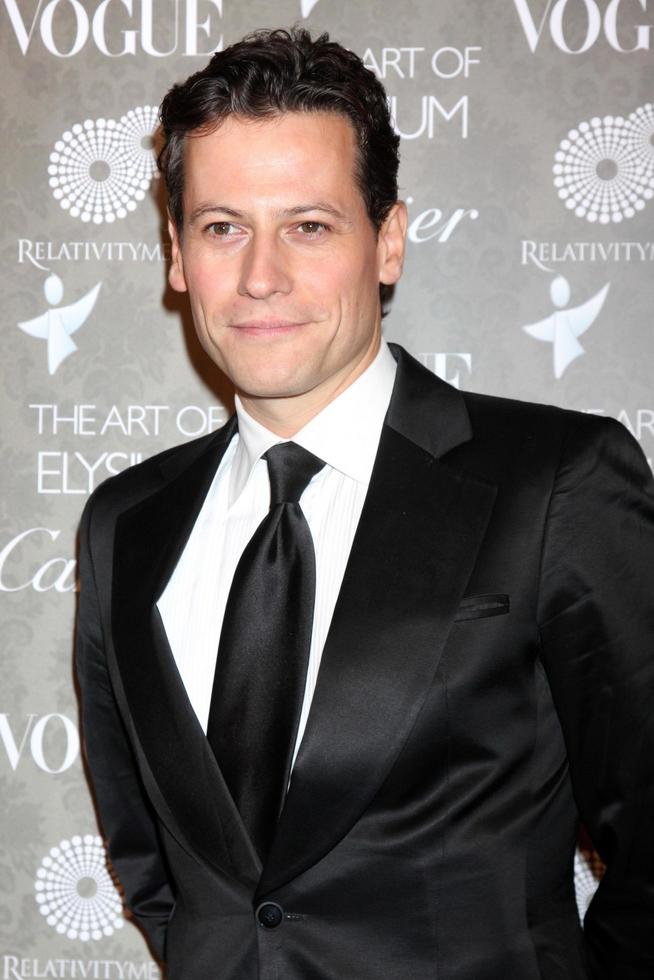 ioan gruffudd arrivant à l'art d'elysium 2e gala annuel de charité cravate noire au vibiana à los angeles, ca le 10 janvier 2009 2008 kathy hutchins hutchins photo