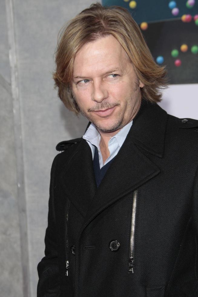 David Spade arrivant à la première d'histoires au coucher au El Capitan Theatre de Los Angeles, CA le 18 décembre 2008 ©2008 Kathy Huchins Huchins photo