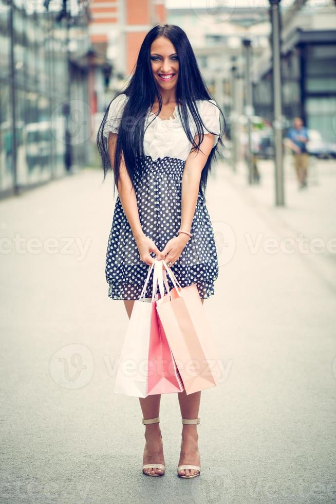 femme qui fait ses courses photo