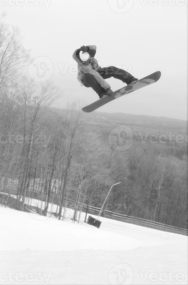 snowboardeur dans les airs photo