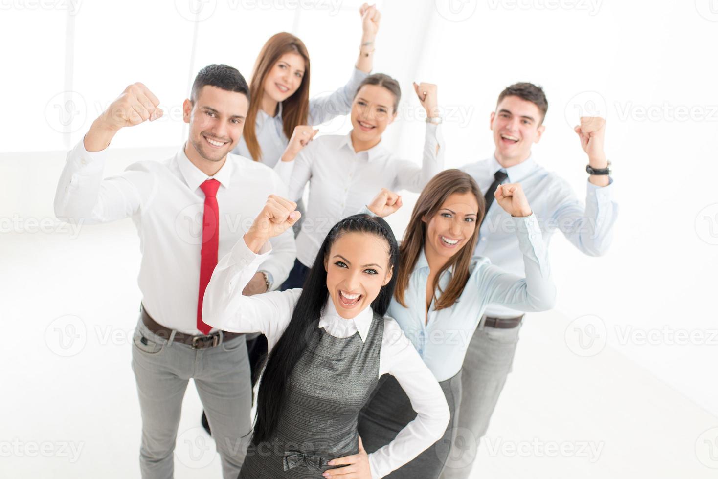 groupe de jeunes entrepreneurs photo