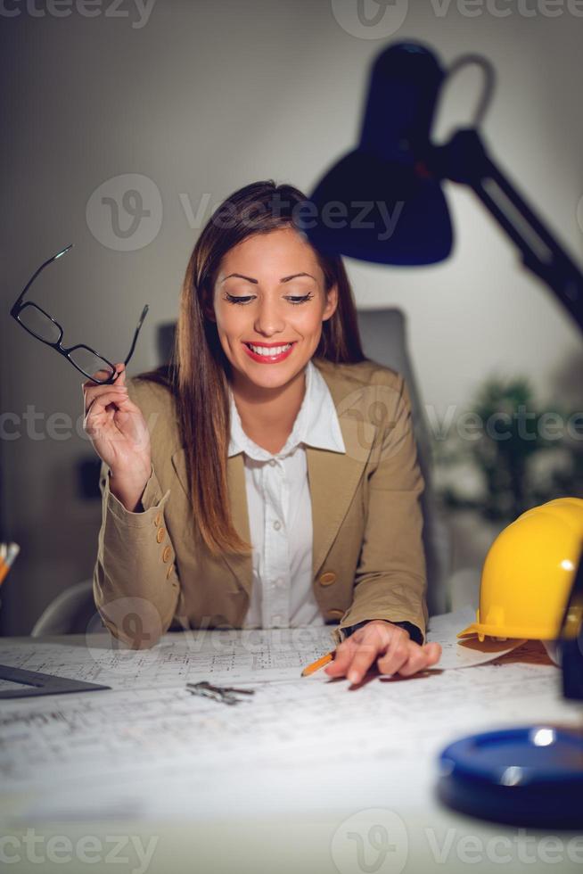 femme ingénieur en construction photo