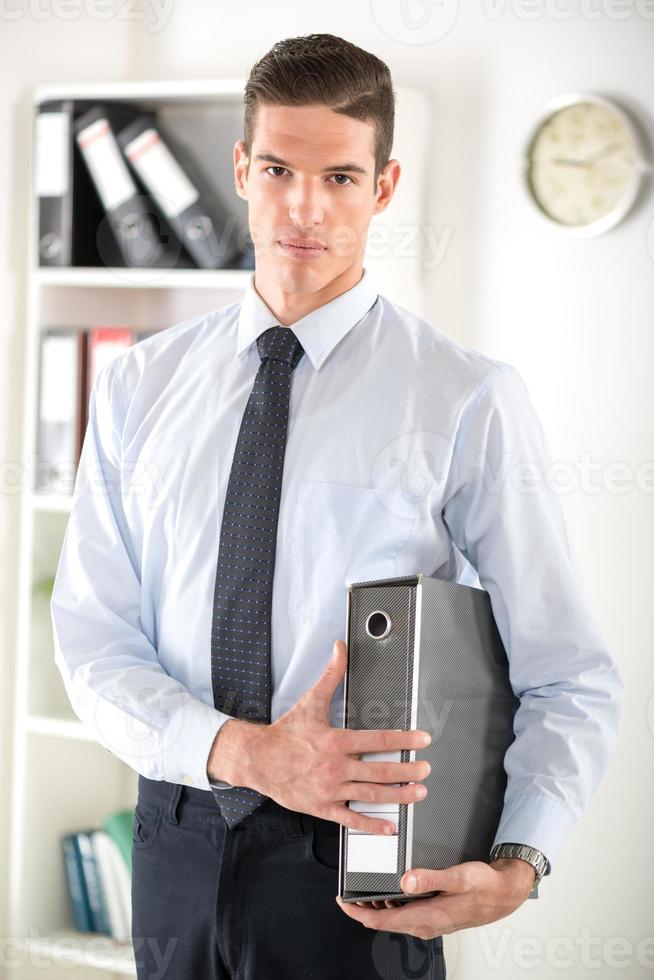 homme d'affaires au bureau photo