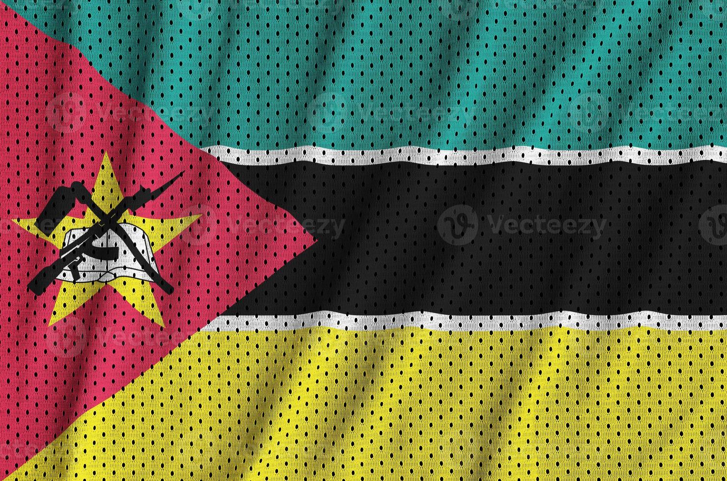 drapeau mozambicain imprimé sur un tissu en maille de polyester et nylon sportswear photo