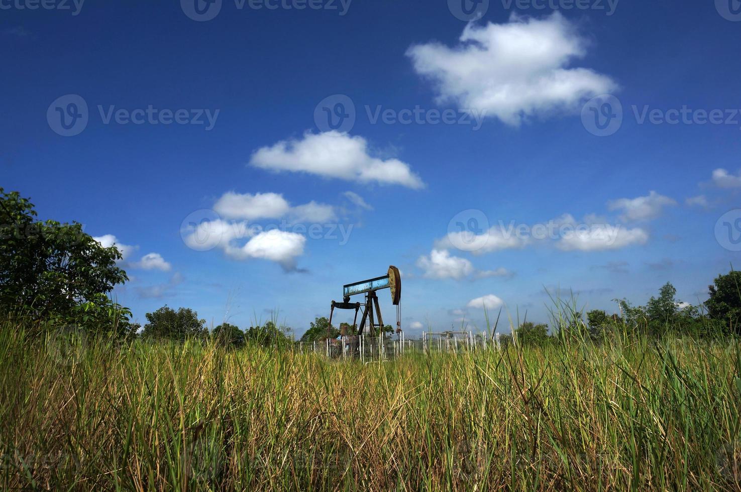 le vigoureux opération de industriel pétrole pompe 27745668 Photo