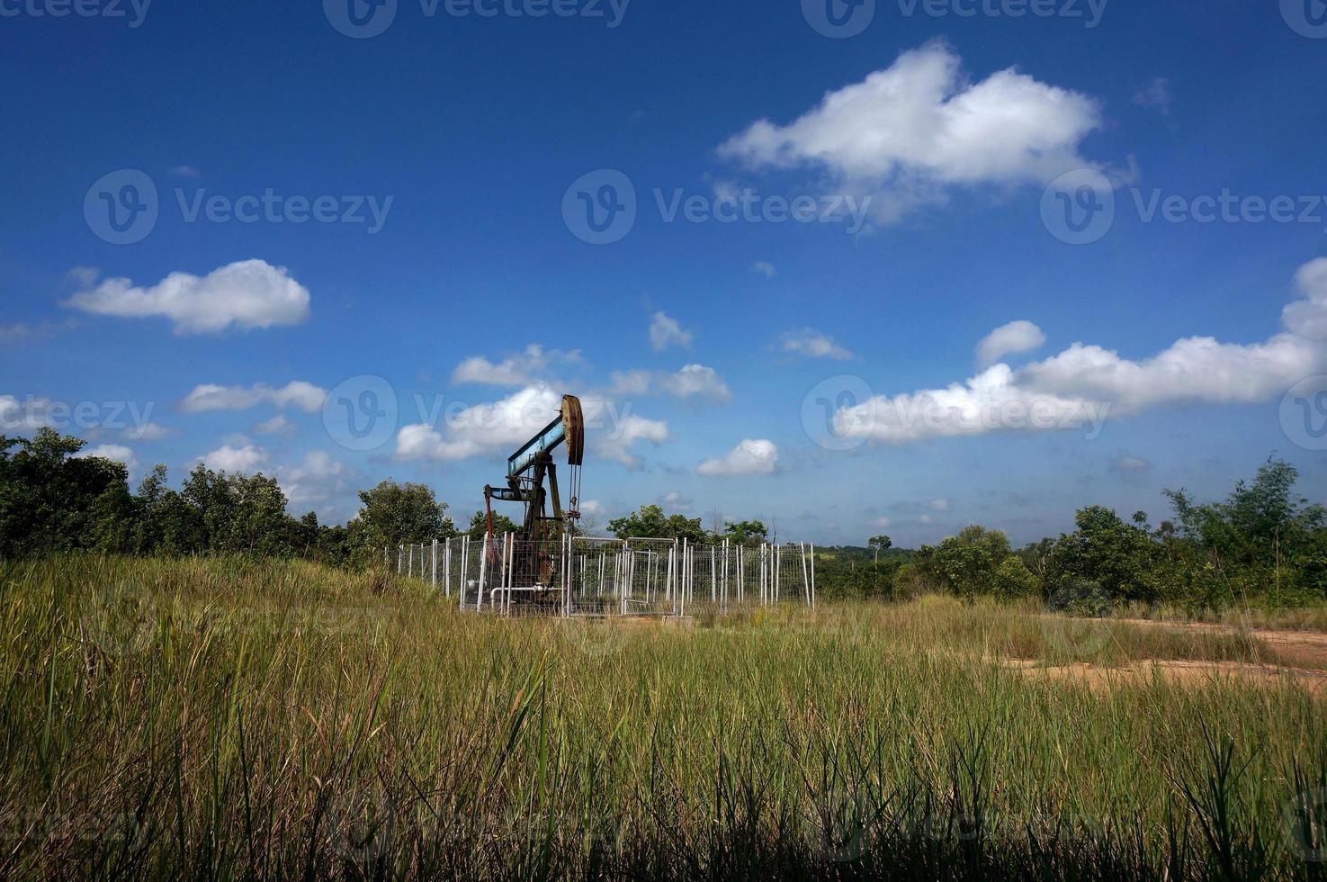 le vigoureux opération de industriel pétrole pompe 27745668 Photo