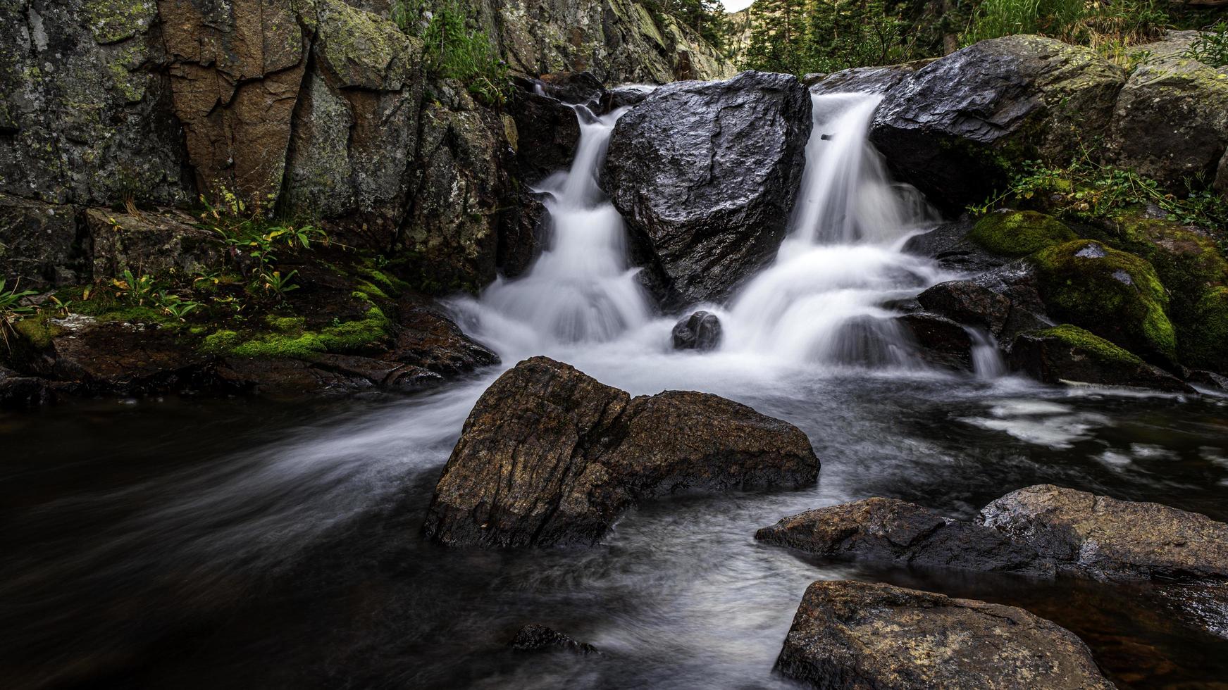 cascade dans la vallée du loch photo